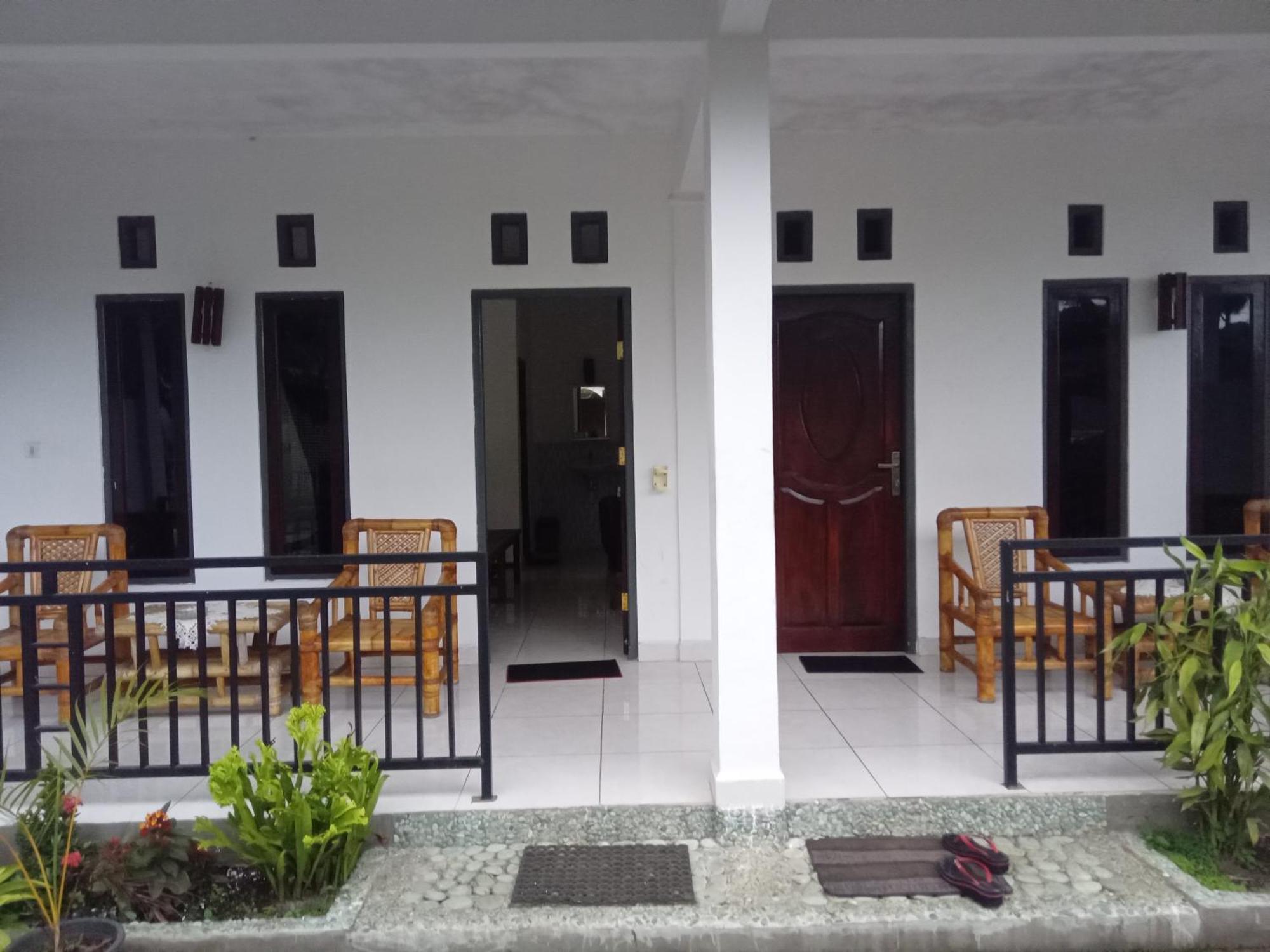 Eja Guest House Ende Exterior foto